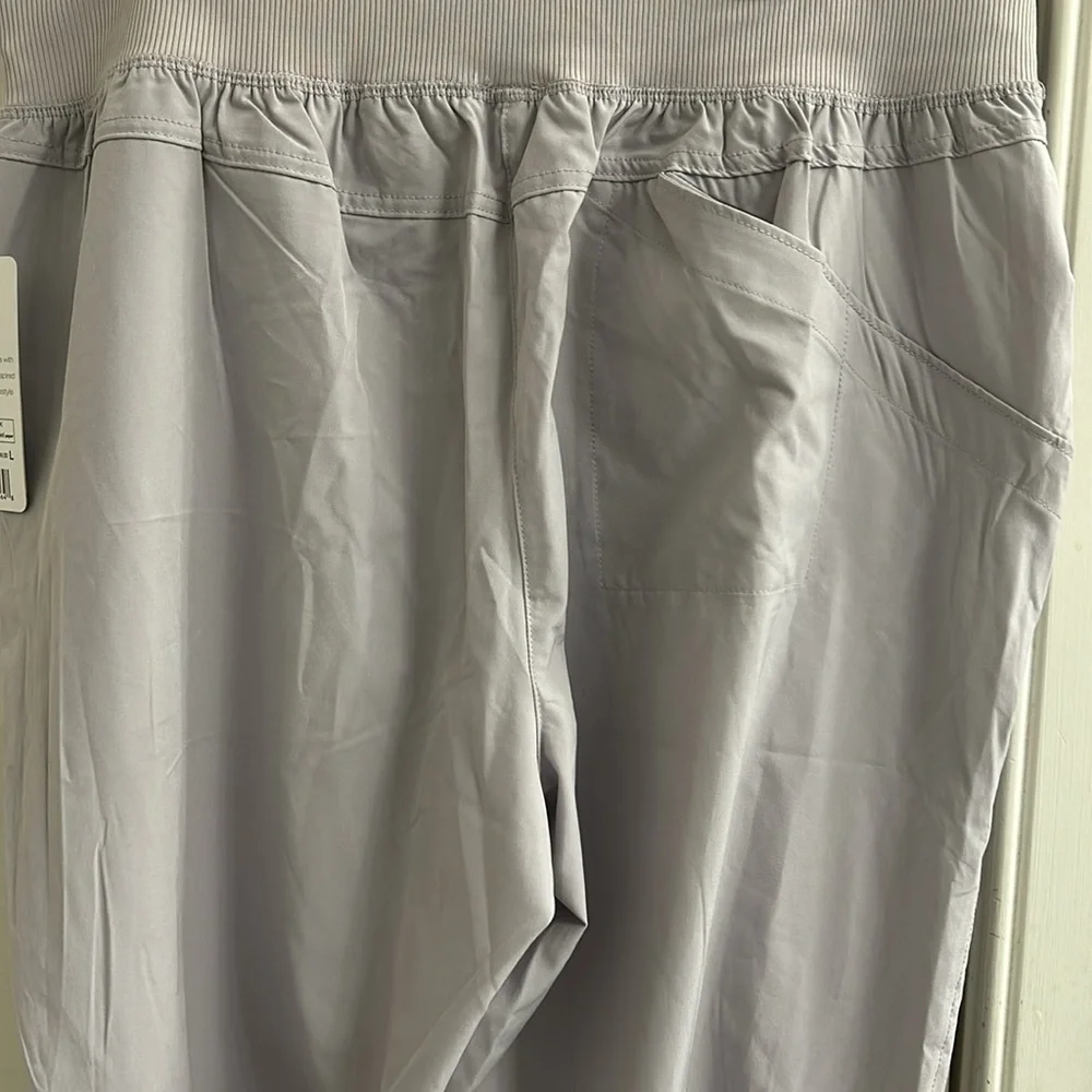 Capris lavender color polyester and spandex - Picture 5 of 6